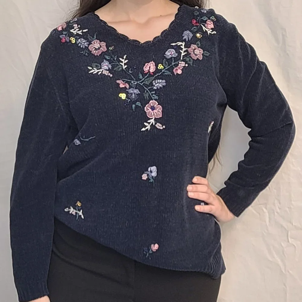 Cozy Vintage Carolyn Taylor Floral Embroidered Navy Sweater - Picture 3 of 10